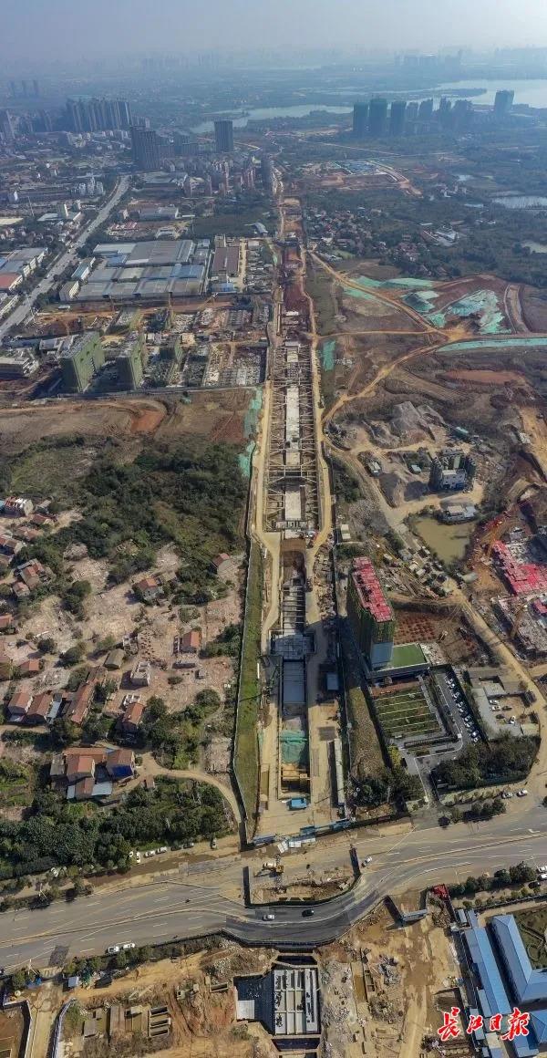 中法武漢生態(tài)示范城“法式”地下綜合管廊下月完工，水電氣、通信等管線全部入廊
